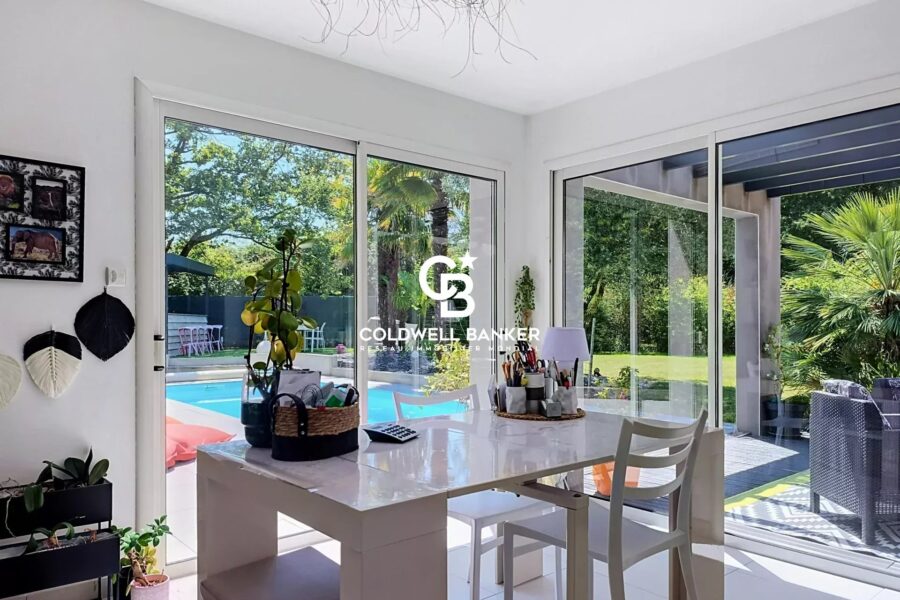 Maison à vendre à Venansault — Vue parc & jardin — photo 1