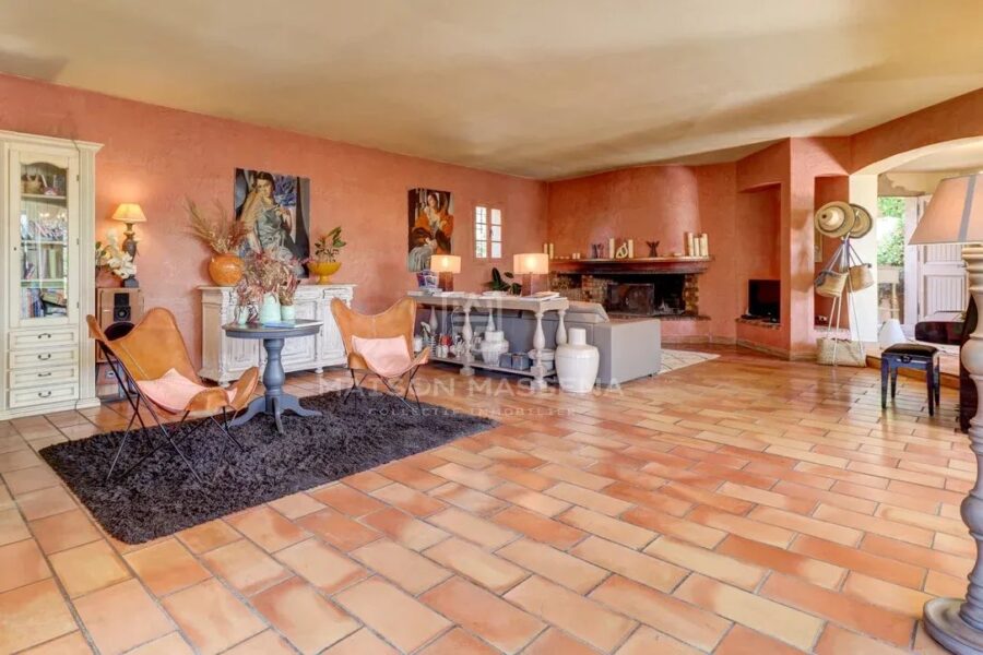 Maison à vendre à La Roquette-sur-Var — Vue montagne — photo 18