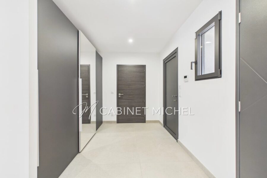 Maison à vendre à Roquefort-les-Pins — Vue montagne — photo 6