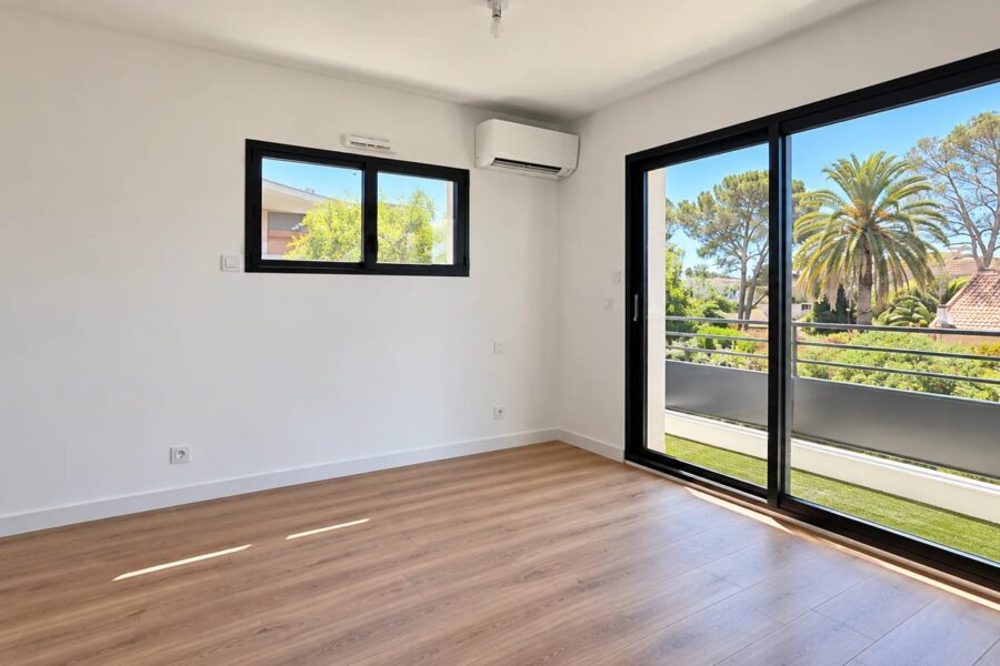 Maison à vendre à Saint-Raphaël — Vue parc & jardin — photo 5