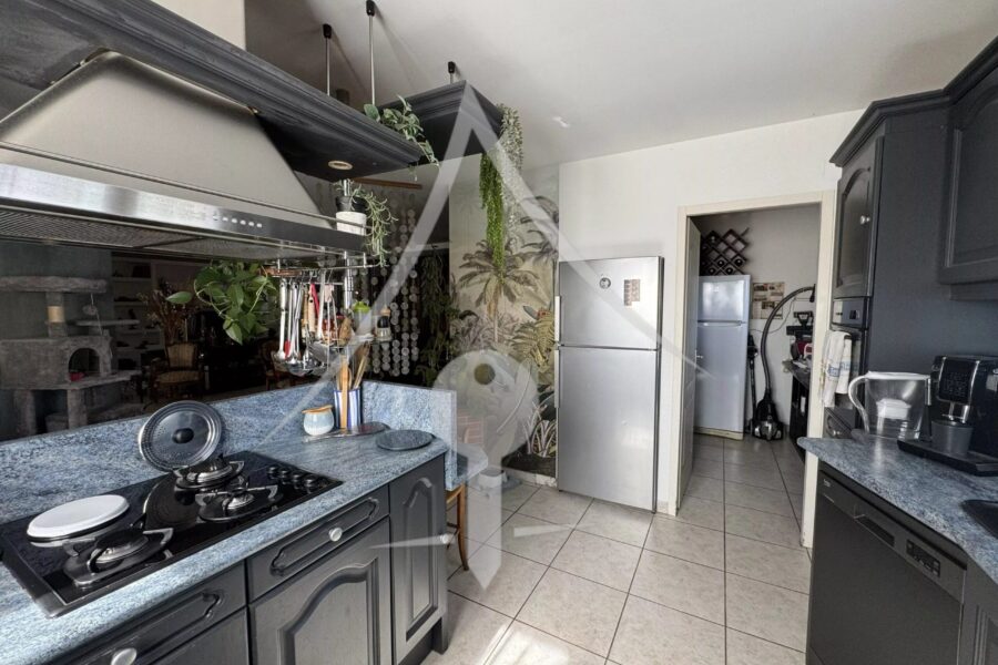 Maison à vendre à Saint-Hilaire — Vue parc & jardin — photo 8