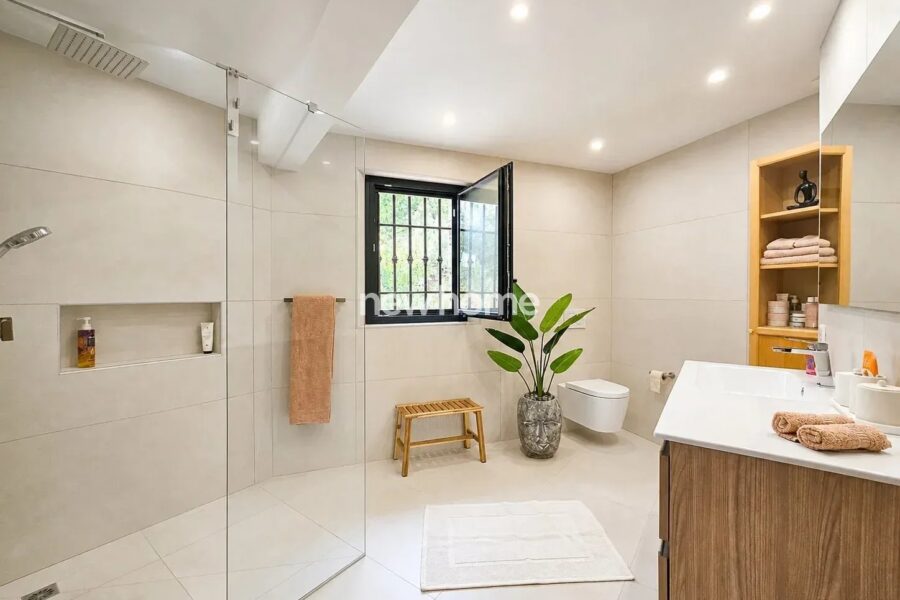 Maison à vendre à Saint-Antonin-du-Var — Vue montagne — photo 24