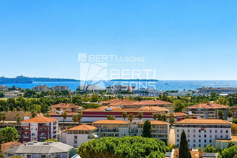 Appartement à vendre à Mandelieu-la-Napoule — Vue mer — photo 1
