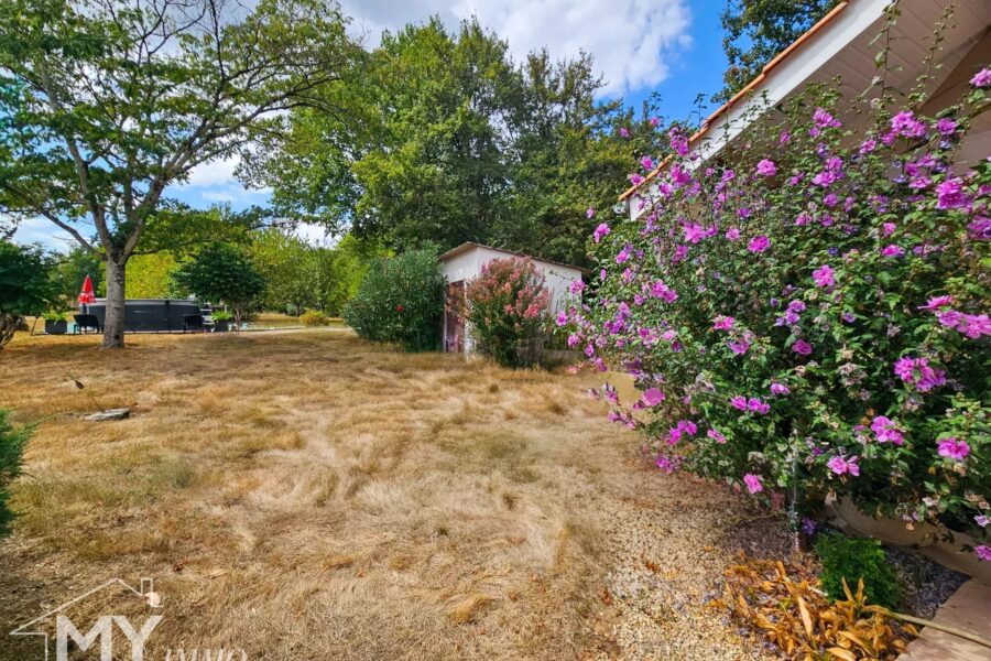 Maison à vendre à La Roquille — Vue parc & jardin — photo 19
