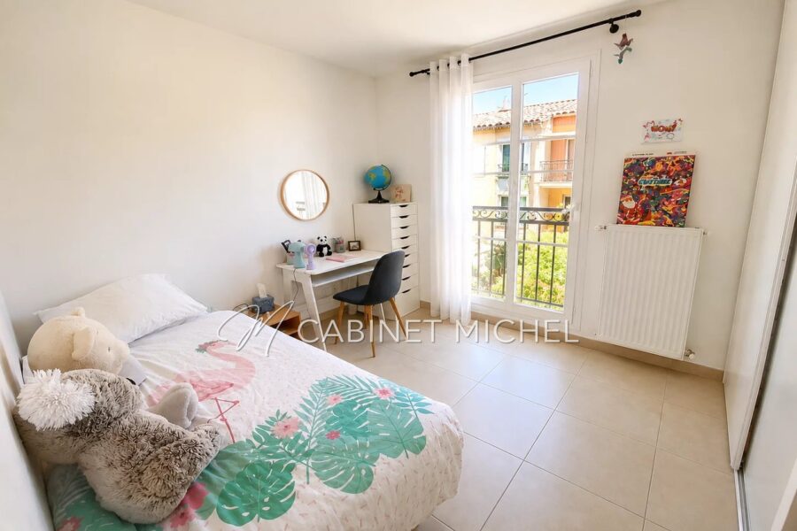 Appartement à vendre à Roquefort-les-Pins — Vue parc & jardin — photo 5
