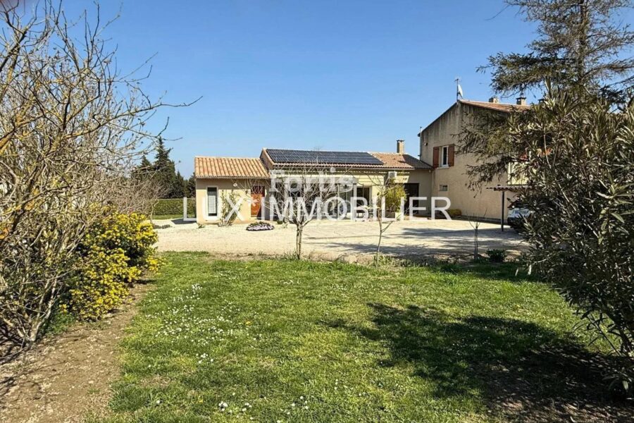 Maison à vendre à Saint-Rémy-de-Provence — Vue parc & jardin — photo 7