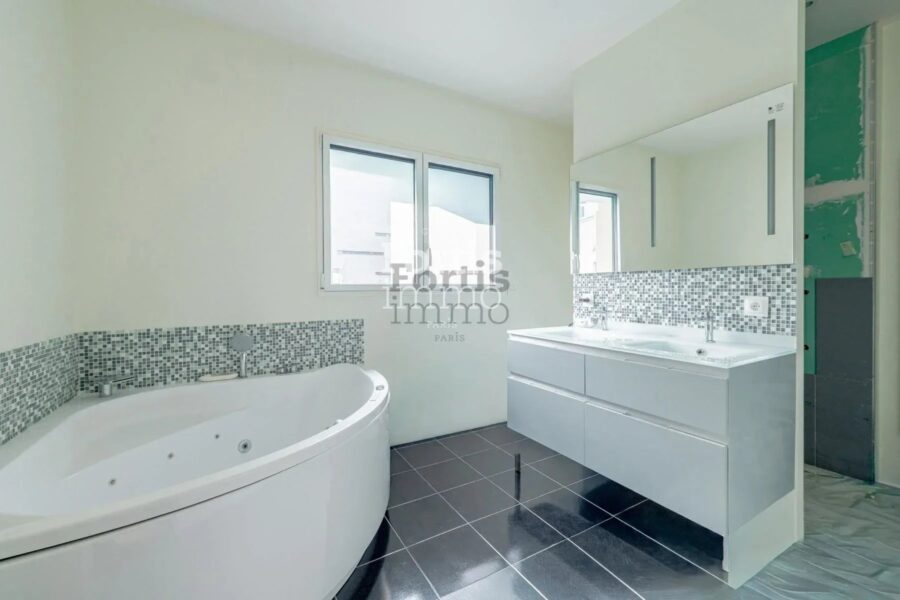 Maison à vendre à Bois-Colombes — Vue parc & jardin — photo 19