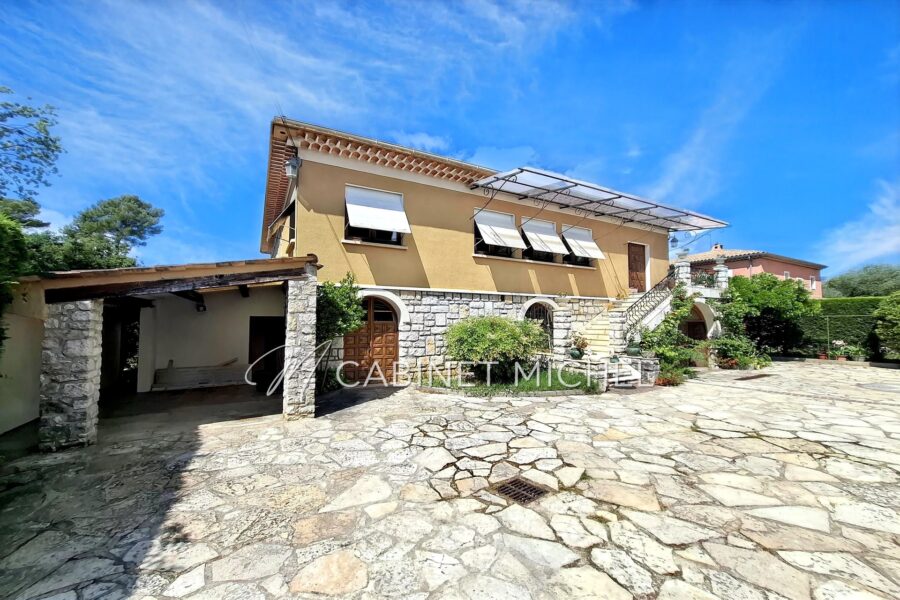 Maison à vendre à Roquefort-les-Pins — Vue parc & jardin — photo 2