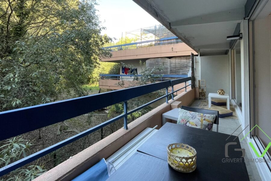 Appartement à louer à Nîmes — Vue parc & jardin — photo 1