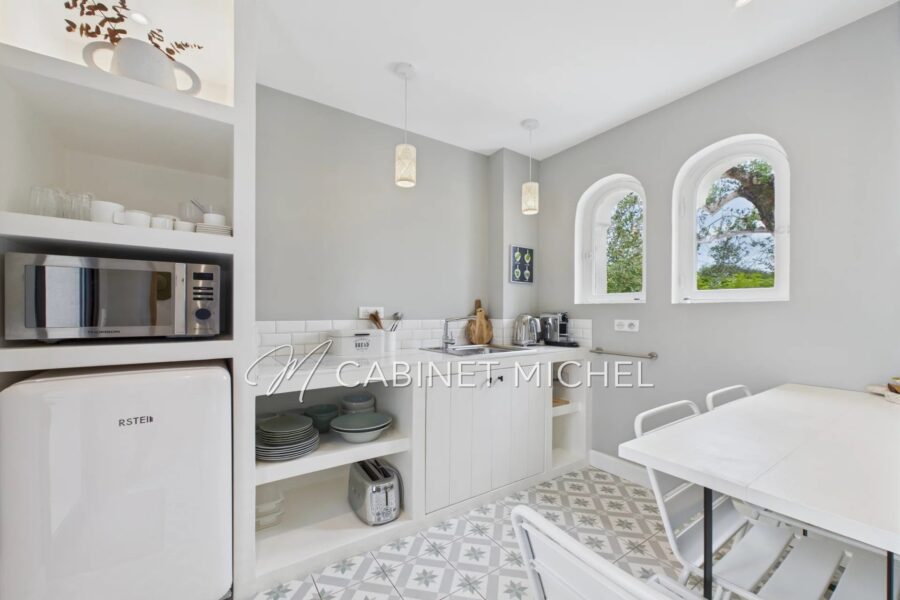 Maison à vendre à Roquefort-les-Pins — Vue parc & jardin — photo 15