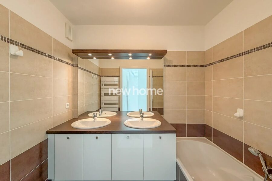 Appartement à vendre à Saint-Raphaël — Vue montagne — photo 13