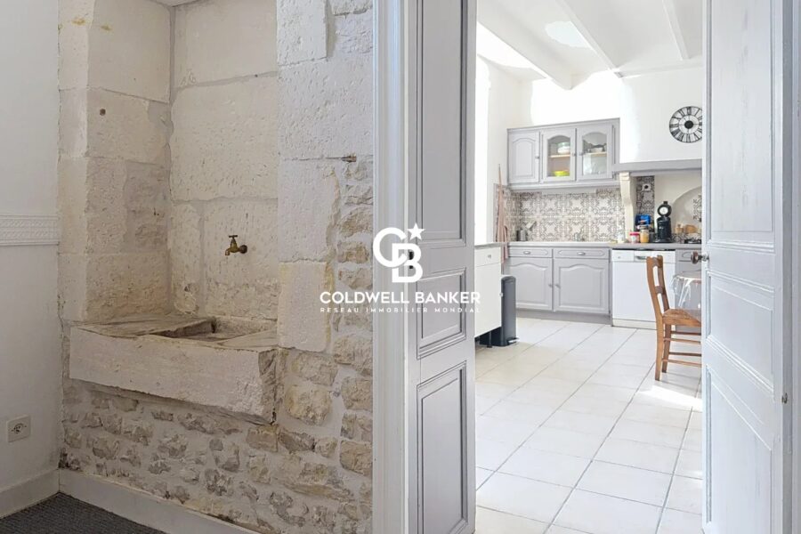 Maison à vendre à Saint-Martin-de-Juillers — Vue parc & jardin — photo 8