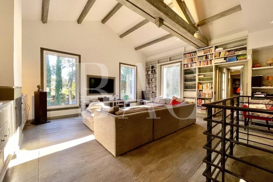 Maison à vendre à Sainte-Maxime — Vue parc & jardin — photo 14