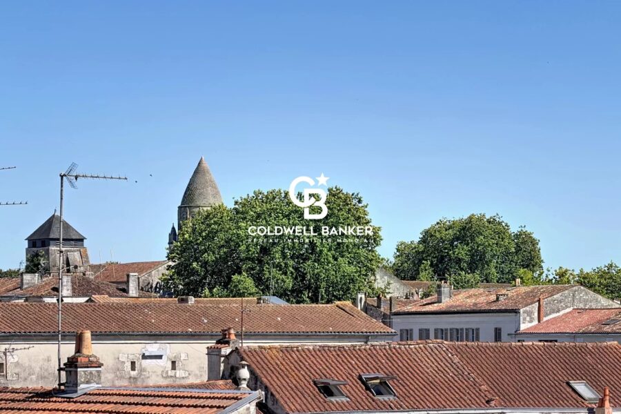Appartement à vendre à Saintes — Vue sur la ville — photo 1