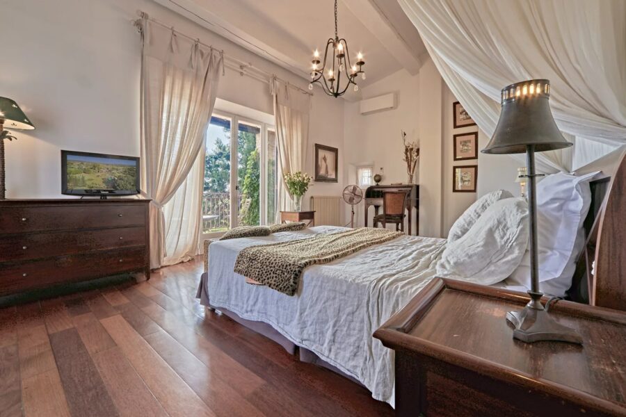 Maison à vendre à La Londe-les-Maures — Vue parc & jardin — photo 10