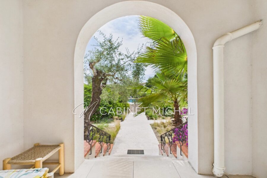 Maison à vendre à Roquefort-les-Pins — Vue parc & jardin — photo 13