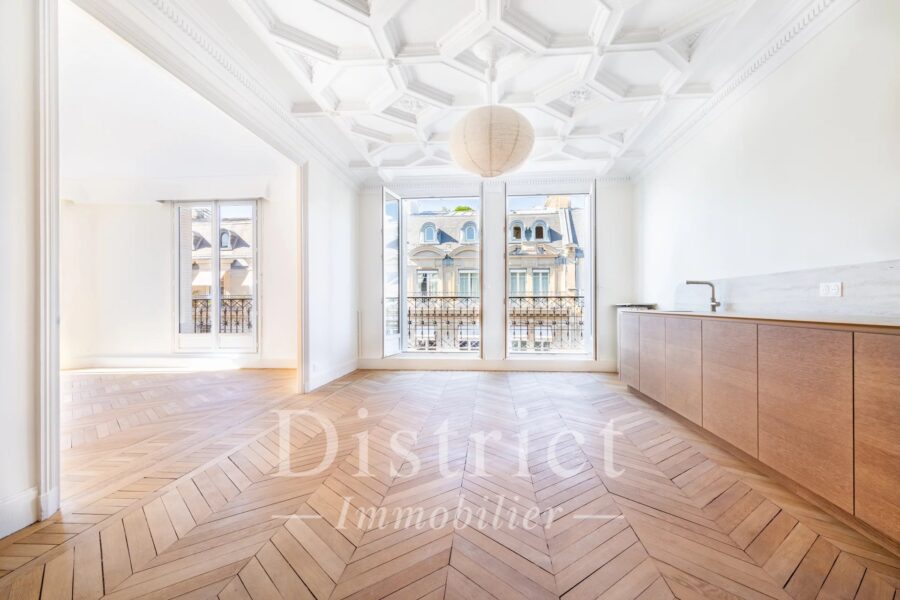 Appartement à louer à Paris 8e arrondissement — Vue sur la ville — photo 3