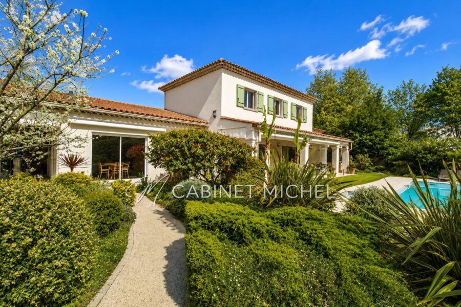 Maison à vendre à Roquefort-les-Pins — Vue parc & jardin — photo 2