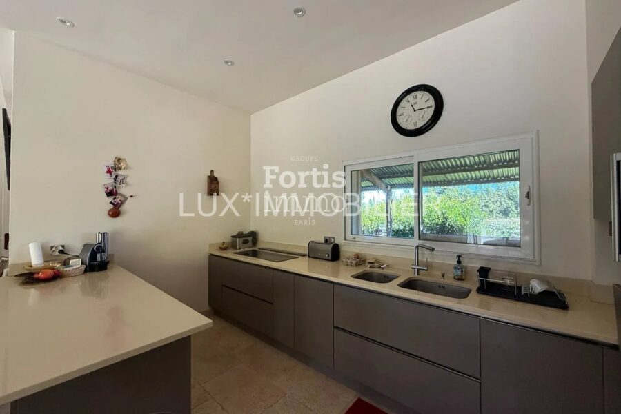 Maison à vendre à Saint-Rémy-de-Provence — Vue parc & jardin — photo 12