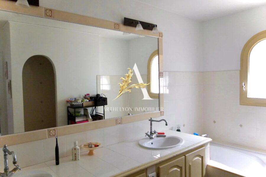 Maison à vendre à Sainte-Maxime — Vue mer — photo 8