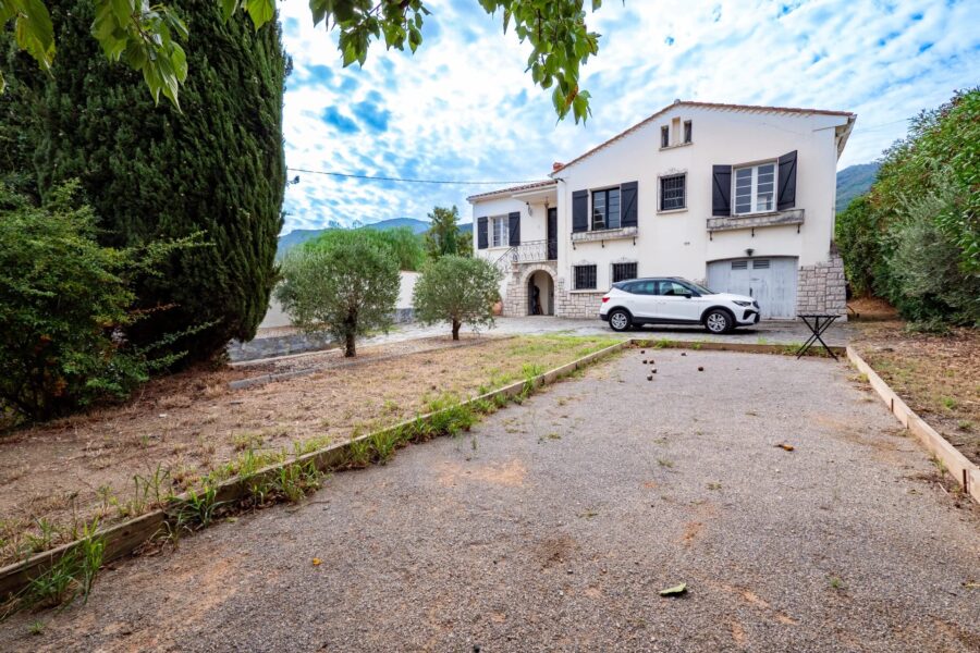 Maison à vendre à Villelongue-dels-Monts — Vue sur la ville — photo 4