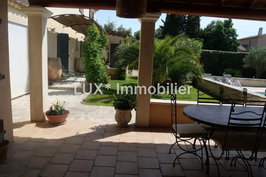 Maison à vendre à Saint-Rémy-de-Provence — Vue parc & jardin — photo 8