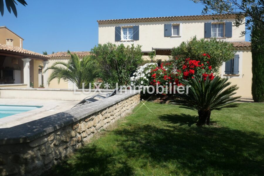 Maison à vendre à Saint-Rémy-de-Provence — Vue parc & jardin — photo 2