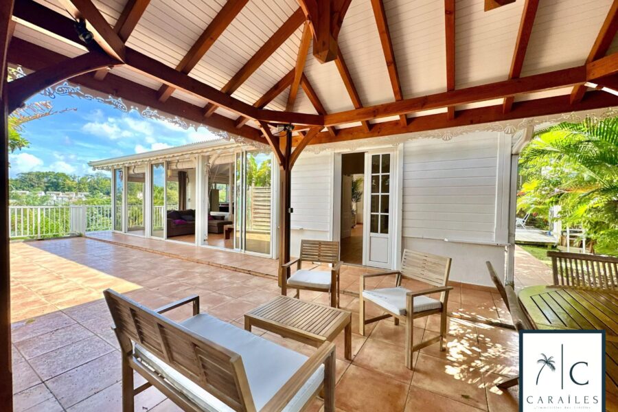 Maison à vendre à Les Trois-Îlets — Vue mer — photo 1