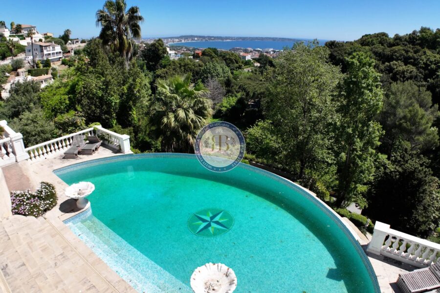Maison à vendre à Vallauris — Vue mer — photo 1