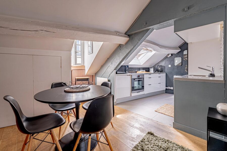 Appartement à vendre à Paris 1er arrondissement — Vue sur la ville — photo 10