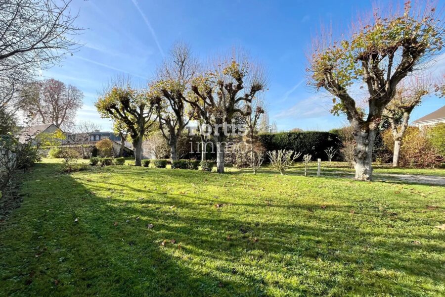 Maison à vendre à Saintry-sur-Seine — Vue parc & jardin — photo 2