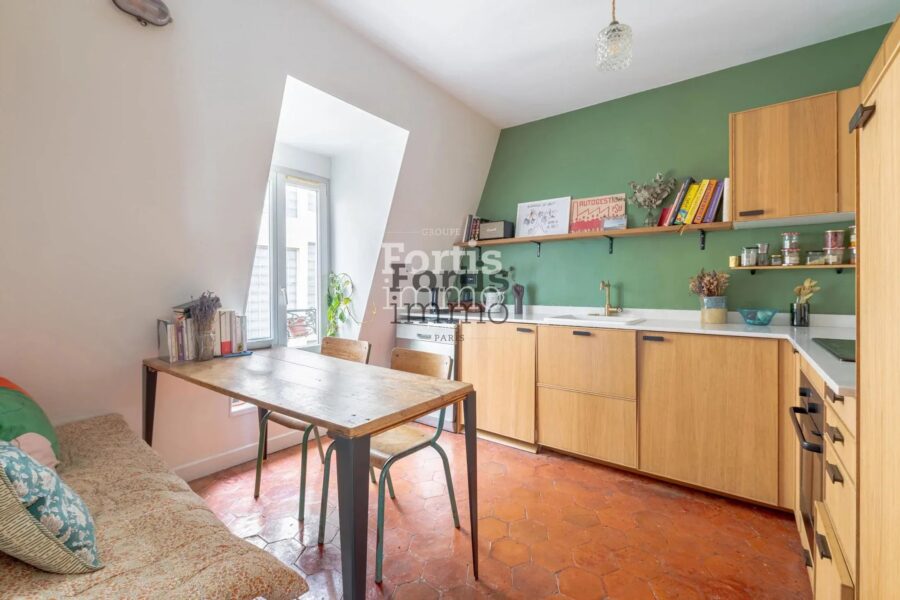 Appartement à vendre à Paris 10e arrondissement — Vue sur la ville — photo 7