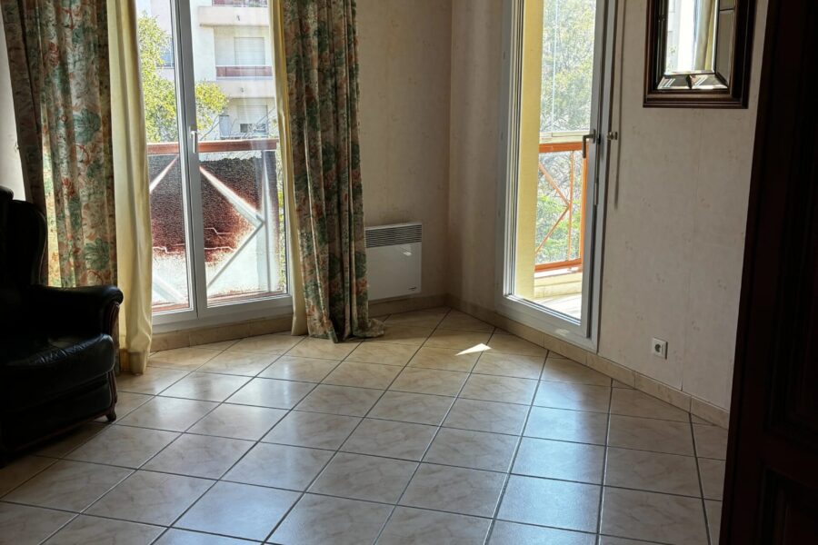 Appartement à vendre à Saint-Raphaël — Vue sur la ville — photo 7