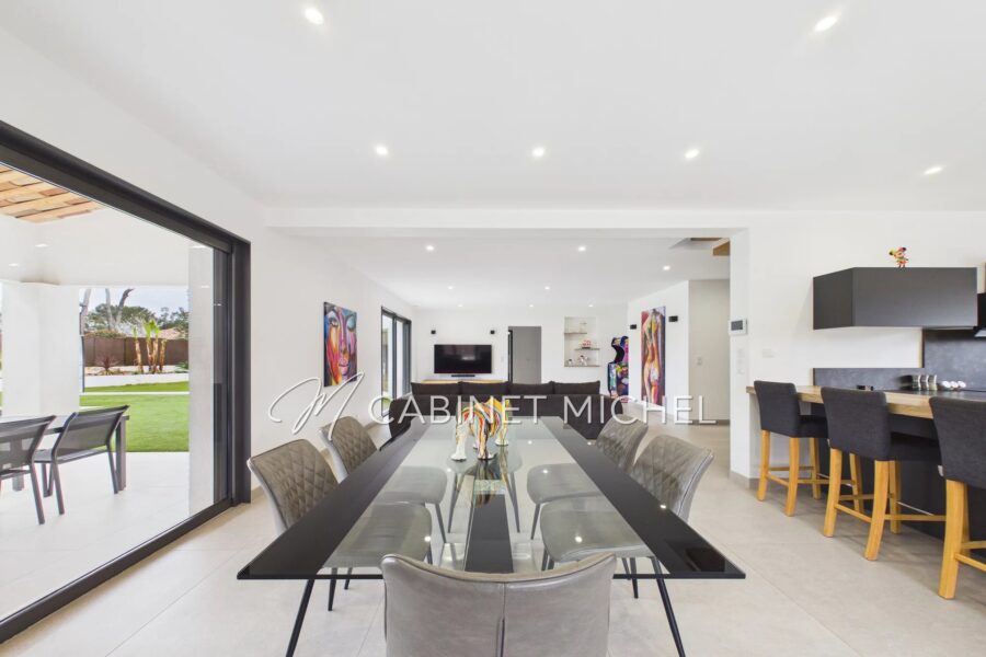 Maison à vendre à Roquefort-les-Pins — Vue montagne — photo 13