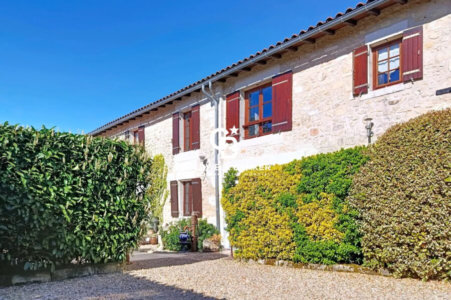 Maison à vendre à Bussac-sur-Charente — Vue parc & jardin — photo 14