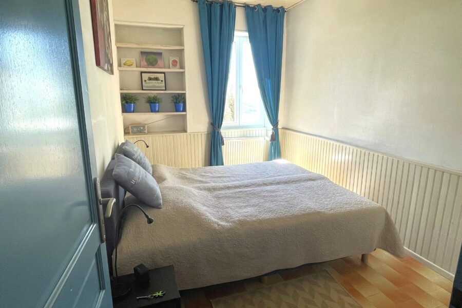 Maison à vendre à Saint-Léger-de-Fougeret — Vue montagne — photo 13