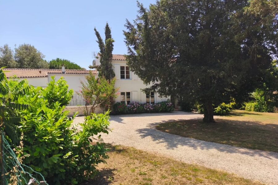 Maison à vendre à Saint-romain-de-benet — Vue parc & jardin — photo 3