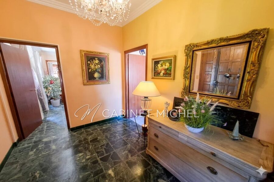 Maison à vendre à Roquefort-les-Pins — Vue parc & jardin — photo 4