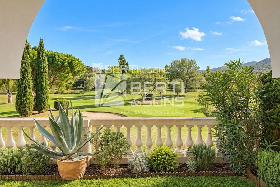 Appartement à vendre à Mandelieu-la-Napoule — Vue parc & jardin — photo 1