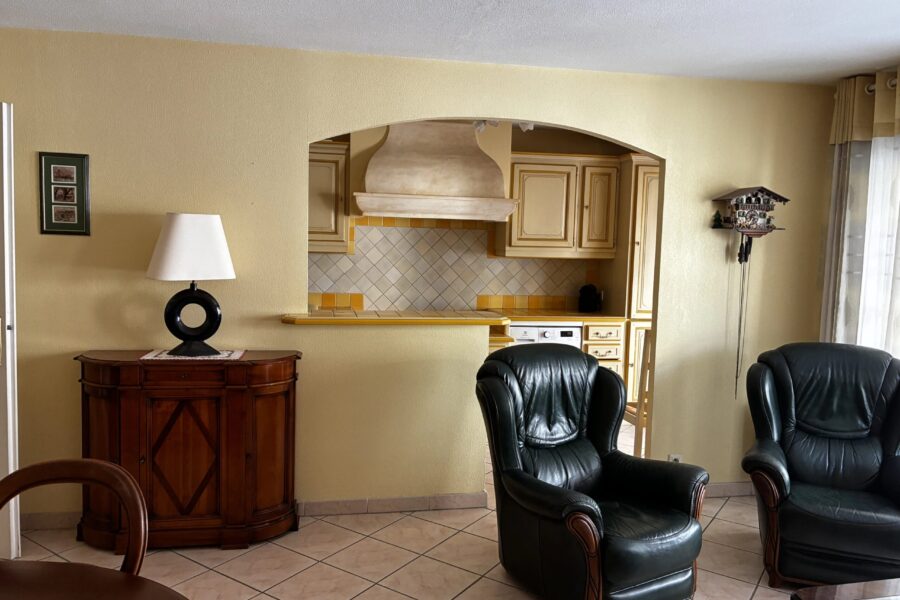Appartement à vendre à Saint-Raphaël — Vue sur la ville — photo 4