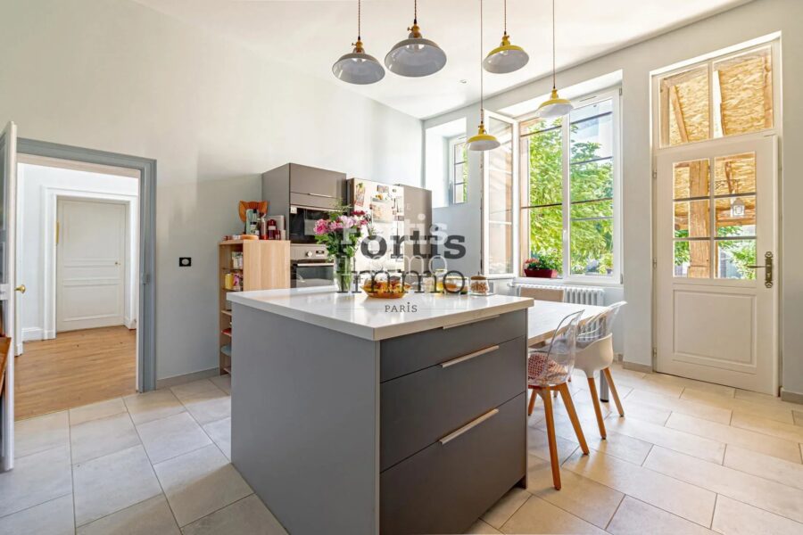 Maison à vendre à Villeneuve-sur-Yonne — Vue parc & jardin — photo 9