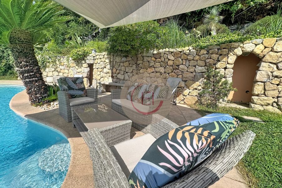 Maison à vendre à Les Adrets-de-l&rsquo;Estérel — Vue mer — photo 9