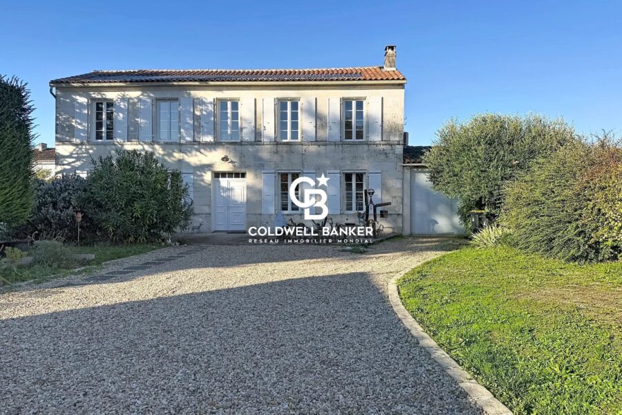 Maison à vendre à Salignac-sur-Charente — Vue parc & jardin — photo 2