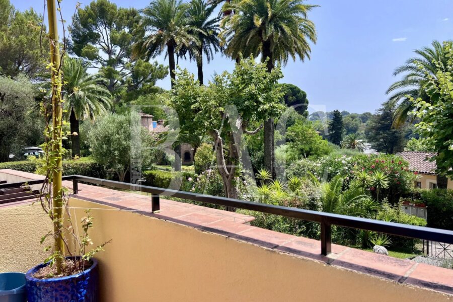 Maison à vendre à Cannes — Vue parc & jardin — photo 1