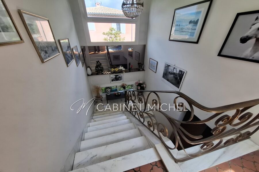 Maison à vendre à Roquefort-les-Pins — Vue parc & jardin — photo 12