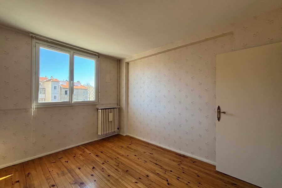 Appartement à vendre à Saint-Étienne — Vue sur la ville — photo 8