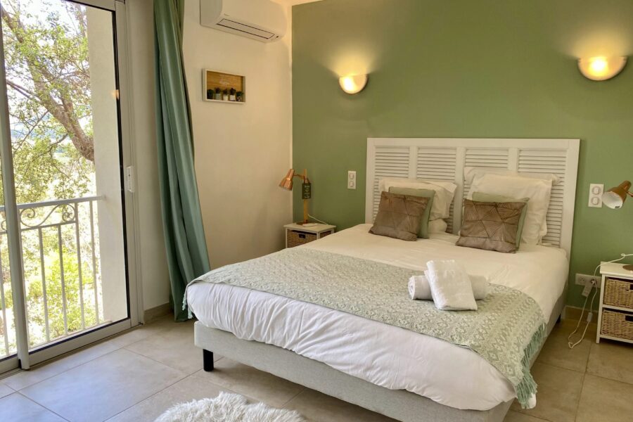 Maison à vendre à Sainte-Lucie-de-Porto-Vecchio — Vue mer — photo 10