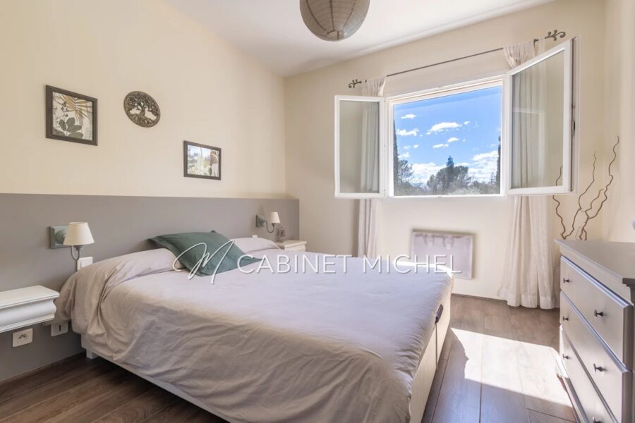 Maison à vendre à Roquefort-les-Pins — Vue parc & jardin — photo 10