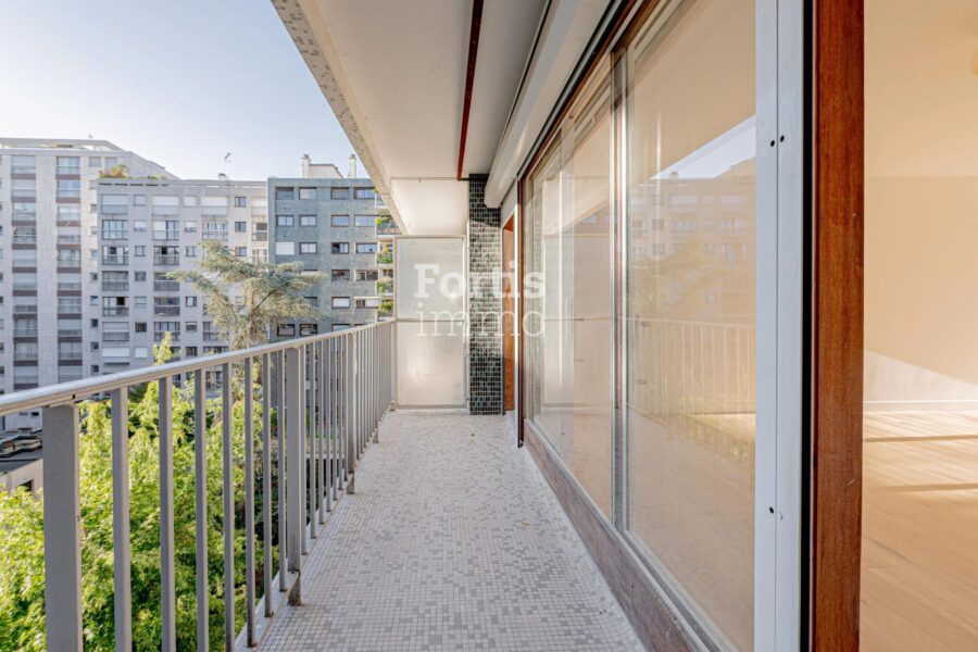 Appartement à vendre à Paris 15e arrondissement — Vue parc & jardin — photo 1