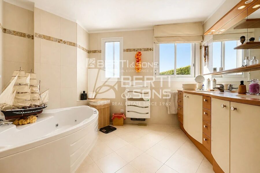 Maison à vendre à Mandelieu-la-Napoule — Vue mer — photo 10
